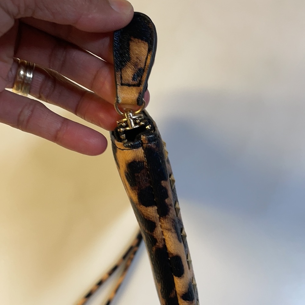 Leopard Wristlet - Picture 4 of 7